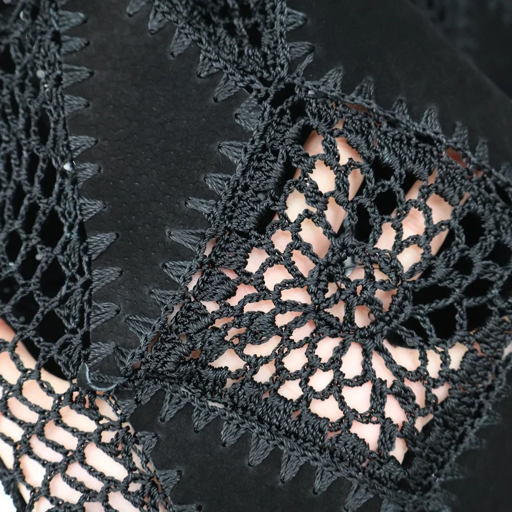 N/A black crochet